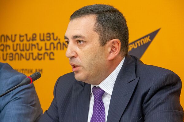 Кризис в АГЭУ: преподаватели обвиняют ректора в плагиате и жалуются на новый регламент - Sputnik Армения