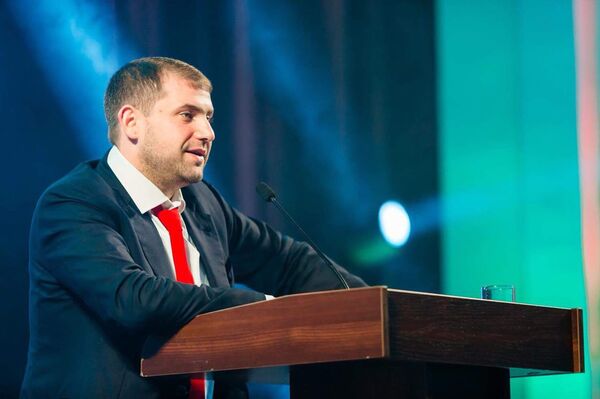 Муж певицы Жасмин скрывается, он объявлен в международный розыск Муж певицы Жасмин скрывается, он объявлен в международный розыск - Sputnik Армения