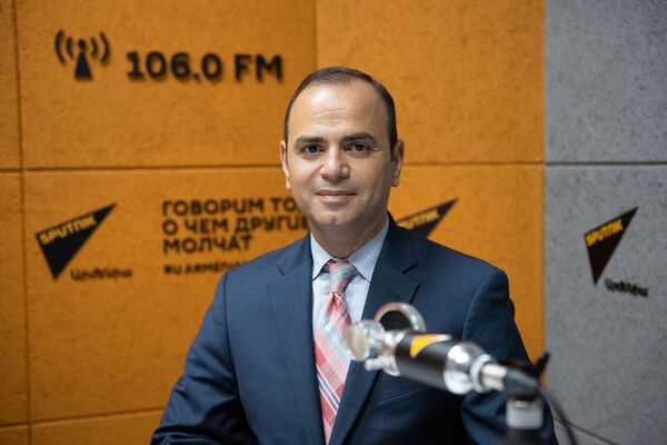 От визита в Россию до привлечения армян Диаспоры — Заре Синанян раскрыл карты От визита в Россию до привлечения армян Диаспоры — Заре Синанян раскрыл карты - Sputnik Армения