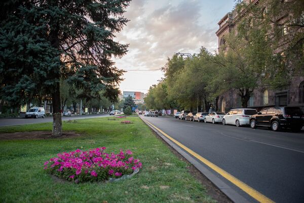 Перчинка, оживившая Ереван – улица Саят-Новы стала для горожан глотком свежего воздуха  - Sputnik Армения