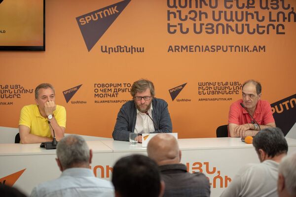 Отношения России и Турции можно называть какими угодно, но точно не теплыми – Лукьянов Отношения России и Турции можно называть какими угодно, но точно не теплыми – Лукьянов - Sputnik Армения