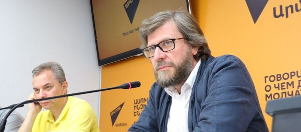 Федор Лукьянов встретился с армянскими экспертами в Ереване - Sputnik Армения