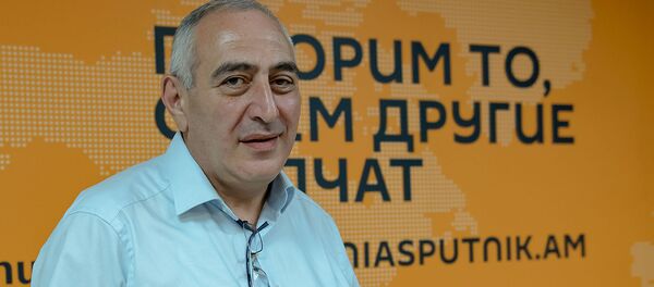 Политтехнолог Карен Кочарян в рамках SputnikPro в мультимедийном пресс-центре Sputnik Армения (1 августа 2019). Еревaн Политтехнолог Карен Кочарян в рамках SputnikPro в мультимедийном пресс-центре Sputnik Армения (1 августа 2019). Еревaн - Sputnik Արմենիա