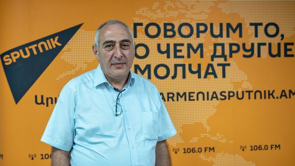 Политтехнолог Карен Кочарян в рамках SputnikPro в мультимедийном пресс-центре Sputnik Армения (1 августа 2019). Еревaн - Sputnik Արմենիա
