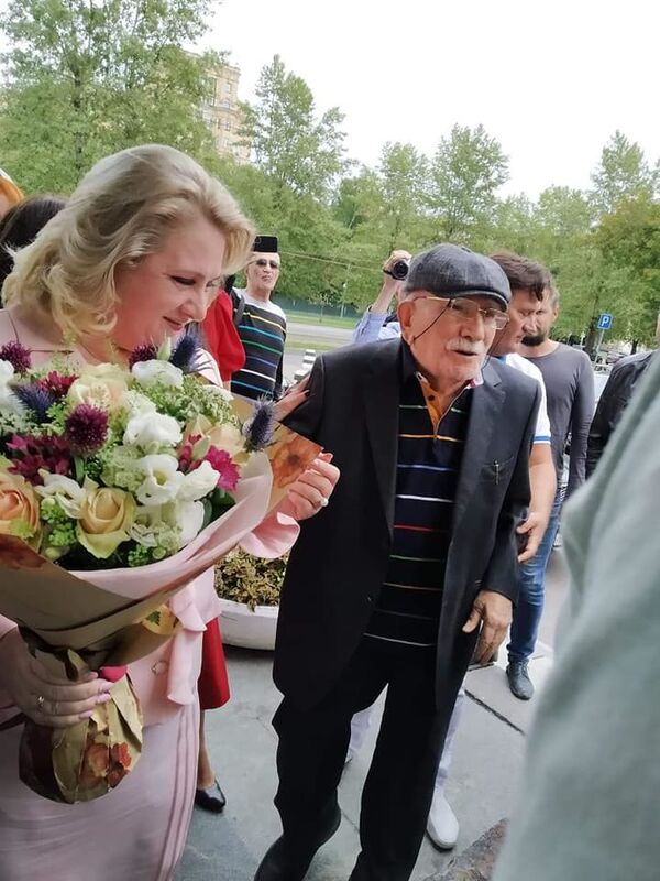 Армен Джигарханян вернулся в театр - фото мэтра тронуло соцсети Армен Джигарханян вернулся в театр - фото мэтра тронуло соцсети - Sputnik Армения
