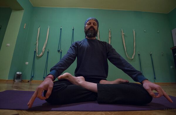 Вице-президент Федерации йоги Армении Грант Дандуров - Sputnik Армения