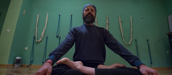 Вице-президент Федерации йоги Армении Грант Дандуров Вице-президент Федерации йоги Армении Грант Дандуров - Sputnik Արմենիա