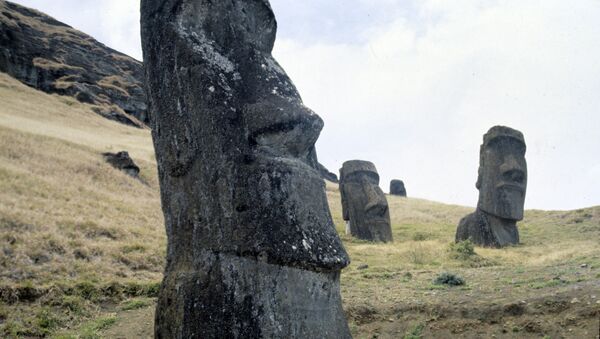 Памятники древнейшего полинезийского искусства - каменные изваяния - моаи - Sputnik Армения