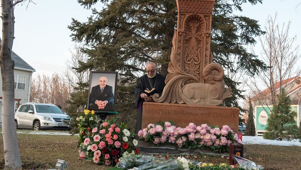 Хачкар в память о Ваагне Овнаняне - Sputnik Армения