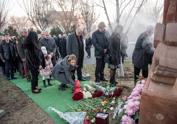 Хачкар в память о Ваагне Овнаняне Хачкар в память о Ваагне Овнаняне - Sputnik Արմենիա