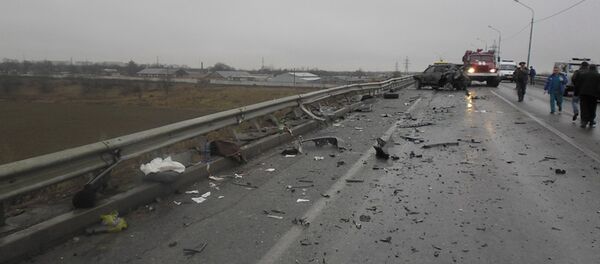 Сотрудники МЧС на месте дорожно транспортного происшествия в Ставрополе. Архивное фото - Sputnik Արմենիա