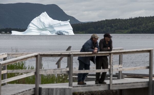Айсберг возле Кингс-Пойнт, Ньюфаундленд, Канада - Sputnik Армения