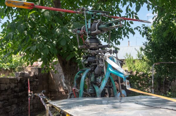 Արթիկցի էլեկտրիկը «Զապորոժեցի» ու «Մոսկվիչի» մասերով ուղղաթիռ է սարքել. մնում է` ճիշտ թռչի Արթիկցի էլեկտրիկը «Զապորոժեցի» ու «Մոսկվիչի» մասերով ուղղաթիռ է սարքել. մնում է` ճիշտ թռչի - Sputnik Արմենիա