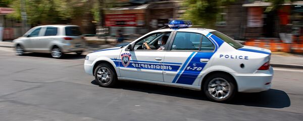 Полицейский автомобиль на улице Вардананц - Sputnik Армения