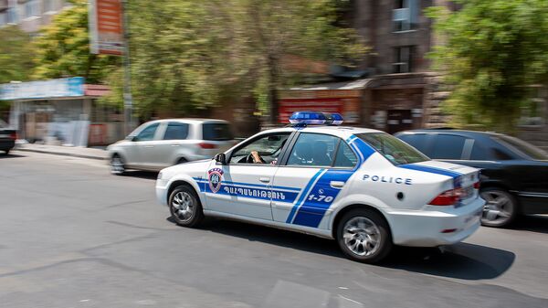 Полицейский автомобиль на улице Вардананц - Sputnik Արմենիա