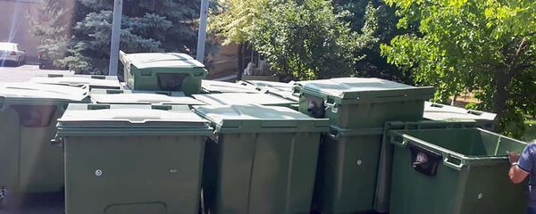 Приобретенные мэрией Еревана мусорные баки - Sputnik Արմենիա