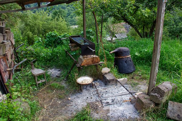 Этот парень опять все испортил: дорога в Дом Гранта Матевосяна Этот парень опять все испортил: дорога в Дом Гранта Матевосяна - Sputnik Армения