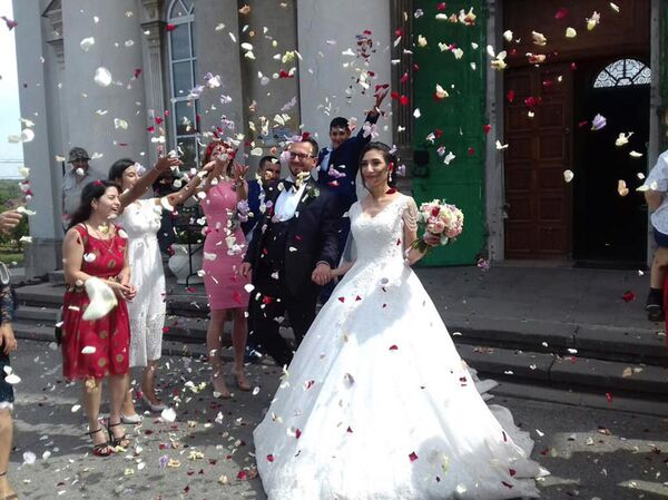 Какое счастье быть армянином: гражданин Турции женился на армянке по завету бабушки Какое счастье быть армянином: гражданин Турции женился на армянке по завету бабушки - Sputnik Армения