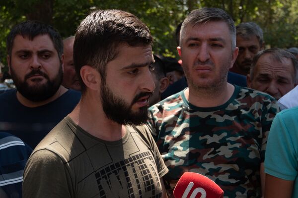 Акция протеста у правительства Армении: любители охоты требуют не закручивать гайки Акция протеста у правительства Армении: любители охоты требуют не закручивать гайки - Sputnik Армения