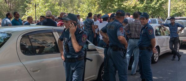 Акция протеста охотников перед зданием правительства Армении (5 августа 2019). Еревaн - Sputnik Արմենիա