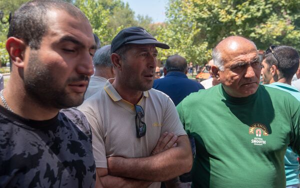 Акция протеста охотников перед зданием правительства Армении (5 августа 2019). Еревaн - Sputnik Армения