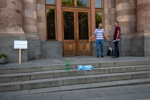 Նորից հացադուլ. նախկին զինծառայող Խաչատրյանի ու ՊՆ-ի հակամարտությունը շարունակվում է - Sputnik Արմենիա