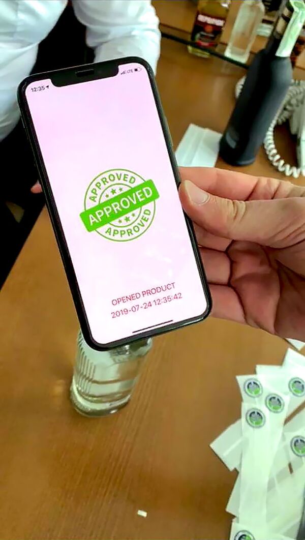 «Տես, հա՜». հայ–չինական տեխնոլոգիան գտնում է կեղծ ալկոհոլն ու դեղորայքը «Տես, հա՜». հայ–չինական տեխնոլոգիան գտնում է կեղծ ալկոհոլն ու դեղորայքը - Sputnik Արմենիա