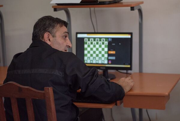 Կյանքն էլ շախմատ է. Հայաստանի դատապարտյալները շախմատ են խաղում արտերկրի բախտակիցների հետ  - Sputnik Արմենիա