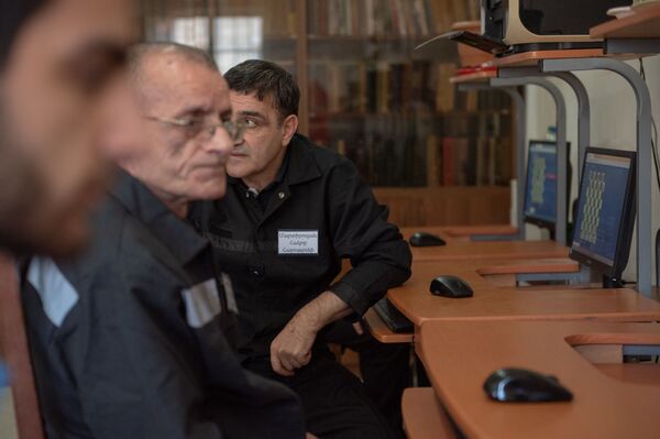 Я не злодей, нужда заставила: беседа с заключенным-поэтом в армянской тюрьме - Sputnik Армения