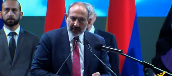 Выступление премьер-министра Никола Пашиняна на площади Воссоединения (5 августа 2019). Степанакерт - Sputnik Արմենիա