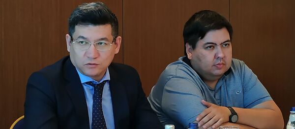 Зам.начальника управления кредитных рисков ЕАБР Данияр Абеуов (справа) и зам.председателя правления ЕАБР Амангельды Исенов Зам.начальника управления кредитных рисков ЕАБР Данияр Абеуов (справа) и зам.председателя правления ЕАБР Амангельды Исенов - Sputnik Армения