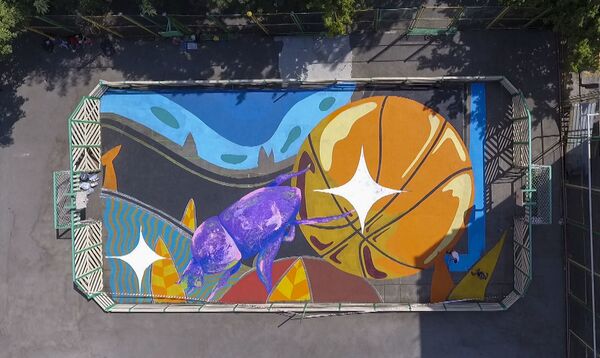 Не серый асфальт, а поле для стритбола: как Ереван не отстает от Нью-Йорка Не серый асфальт, а поле для стритбола: как Ереван не отстает от Нью-Йорка - Sputnik Армения