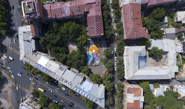 Ոչ թե մոխրագույն ասֆալտ, այլ սթրիթբոլի դաշտ. Երևանը հետ չի մնում Նյու Յորքից. տեսանյութ Ոչ թե մոխրագույն ասֆալտ, այլ սթրիթբոլի դաշտ. Երևանը հետ չի մնում Նյու Յորքից. տեսանյութ - Sputnik Արմենիա