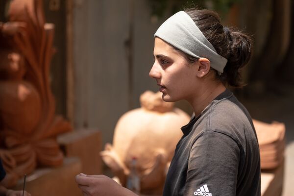 Մուրճով փխրուն օրիորդը. ինչպես Նարինեն խաչքարագործություն սովորեց և տեղափոխվեց հայրենիք Մուրճով փխրուն օրիորդը. ինչպես Նարինեն խաչքարագործություն սովորեց և տեղափոխվեց հայրենիք - Sputnik Արմենիա