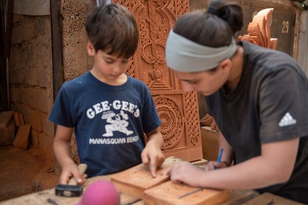 Մուրճով փխրուն օրիորդը. ինչպես Նարինեն խաչքարագործություն սովորեց և տեղափոխվեց հայրենիք Մուրճով փխրուն օրիորդը. ինչպես Նարինեն խաչքարագործություն սովորեց և տեղափոխվեց հայրենիք - Sputnik Արմենիա