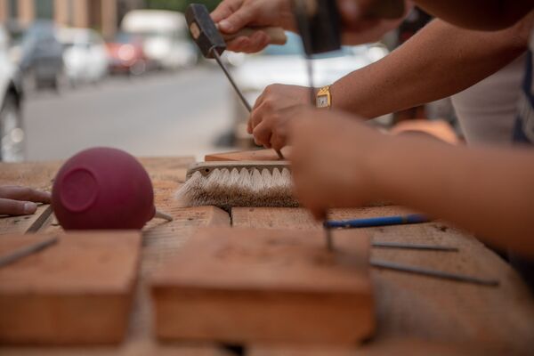 Մուրճով փխրուն օրիորդը. ինչպես Նարինեն խաչքարագործություն սովորեց և տեղափոխվեց հայրենիք Մուրճով փխրուն օրիորդը. ինչպես Նարինեն խաչքարագործություն սովորեց և տեղափոխվեց հայրենիք - Sputnik Արմենիա