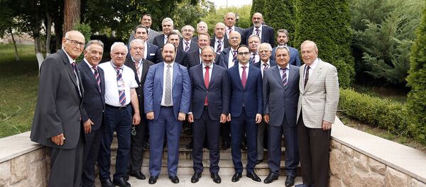 Премьер-министр Никол Пашинян встретился с членами всемирного комитета Панармянских игр (6 августа 2019). Степанакерт Премьер-министр Никол Пашинян встретился с членами всемирного комитета Панармянских игр (6 августа 2019). Степанакерт - Sputnik Արմենիա