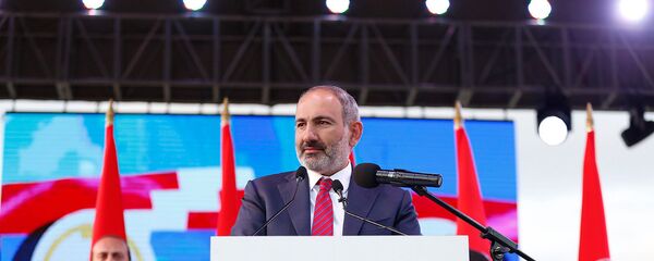 Выступление премьер-министра Никола Пашиняна на площади Воссоединения (5 августа 2019). Степанакерт Выступление премьер-министра Никола Пашиняна на площади Воссоединения (5 августа 2019). Степанакерт - Sputnik Արմենիա