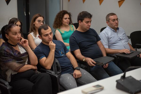 Солдаты информационной войны: в Ереване отметили день памяти фотожурналиста Андрея Стенина - Sputnik Армения