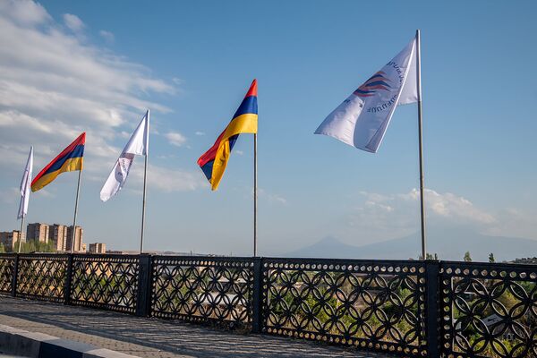 В Степанакерте проходит церемония открытия VII Панармянских игр В Степанакерте проходит церемония открытия VII Панармянских игр - Sputnik Армения