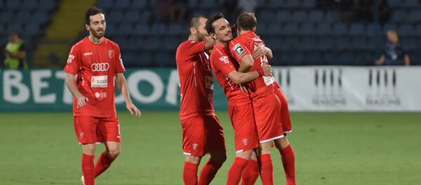 Футболисты ФК Сабуртало (Тбилиси) празднуют забитый гол в ворота ФК Арарат-Армения (Ереван) в матче квалификационного раунда Лиги Европы 2019-2020 (6 августа 2019). Еревaн - Sputnik Армения