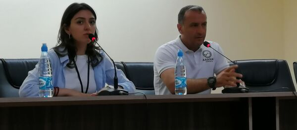 Главный тренер ФК Арарат-Армения (Ереван) Вардан Минасян на итоговой пресс-конференции (6 августа 2019). Ереван Главный тренер ФК Арарат-Армения (Ереван) Вардан Минасян на итоговой пресс-конференции (6 августа 2019). Ереван - Sputnik Արմենիա