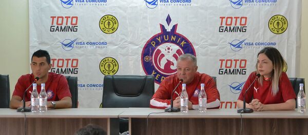 Пресс-конференция главного тренера ФК Пюник Александра Тарханова в преддверии квалификационного матча Лиги Европы против ФК Вулверхэмптон (7 августа 2019). Еревaн - Sputnik Արմենիա