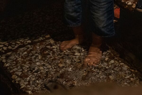 «Կախարդական» քարանձավ. ինչո՞ւ են մարդիկ ձգտում ջուր խմել Սառնաղբյուրից և գնալ Լմբատավանք - Sputnik Արմենիա