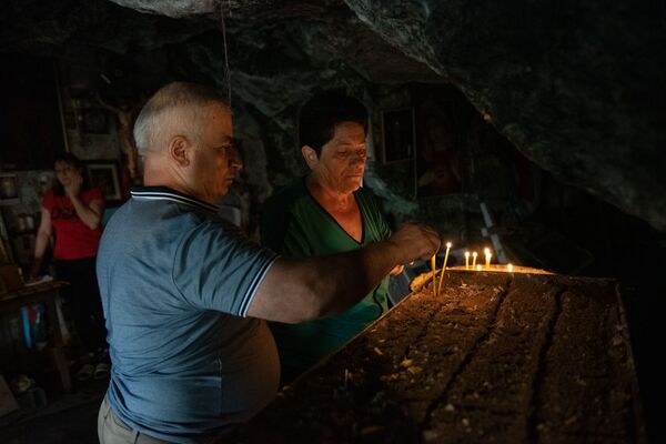 Сарнахбюр, охраняемый свыше: куда армяне ездят за целебной водой Сарнахбюр, охраняемый свыше: куда армяне ездят за целебной водой - Sputnik Армения