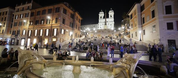 Фонтан Баркачча на площади Испании у Испанской лестницы в Риме Фонтан Баркачча на площади Испании у Испанской лестницы в Риме - Sputnik Армения