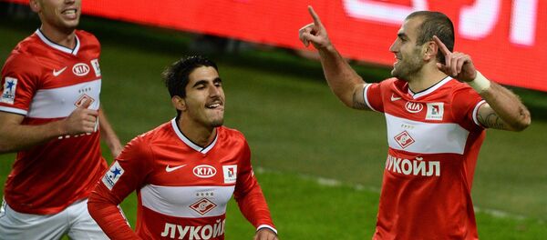 Футболисты Юра Мовсисян и Араз Озбилис - Sputnik Армения