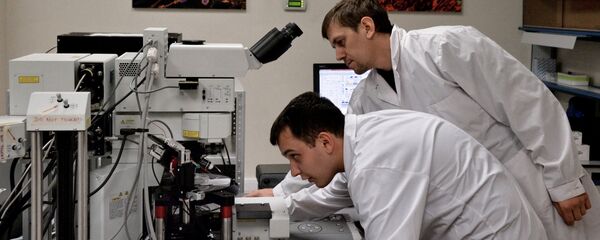 Ученые в лаборатории Ученые в лаборатории - Sputnik Армения