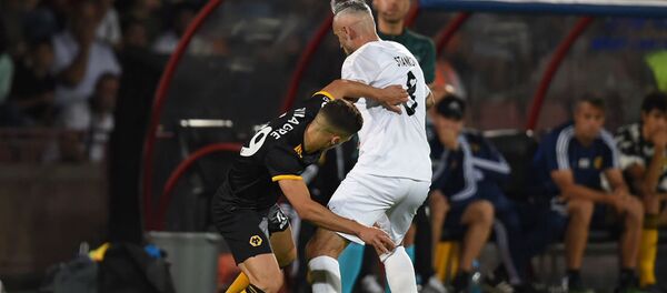 Борьба за мяч между защитниками ФК Пюник Антонио Станковым и ФК Вулверхэмптон Рубеном Винагре во время первого матча третьего квалификационного раунда Лиги Европы (8 августа 2019). Еревaн Борьба за мяч между защитниками ФК Пюник Антонио Станковым и ФК Вулверхэмптон Рубеном Винагре во время первого матча третьего квалификационного раунда Лиги Европы (8 августа 2019). Еревaн - Sputnik Армения