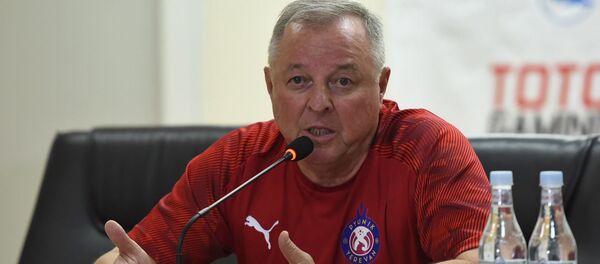 Главный тренер ФК Пюник Александр Тарханов на послематчевой пресс-конференции (8 августа 2019). Еревaн Главный тренер ФК Пюник Александр Тарханов на послематчевой пресс-конференции (8 августа 2019). Еревaн - Sputnik Արմենիա